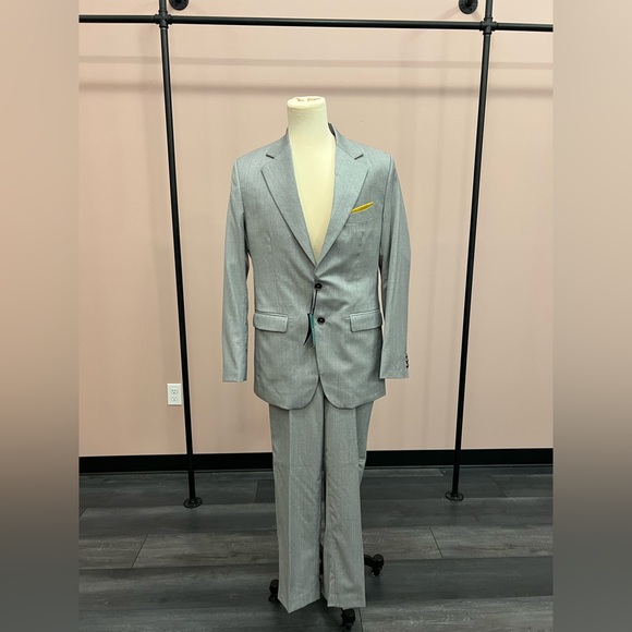 Men’s Gray Suit
